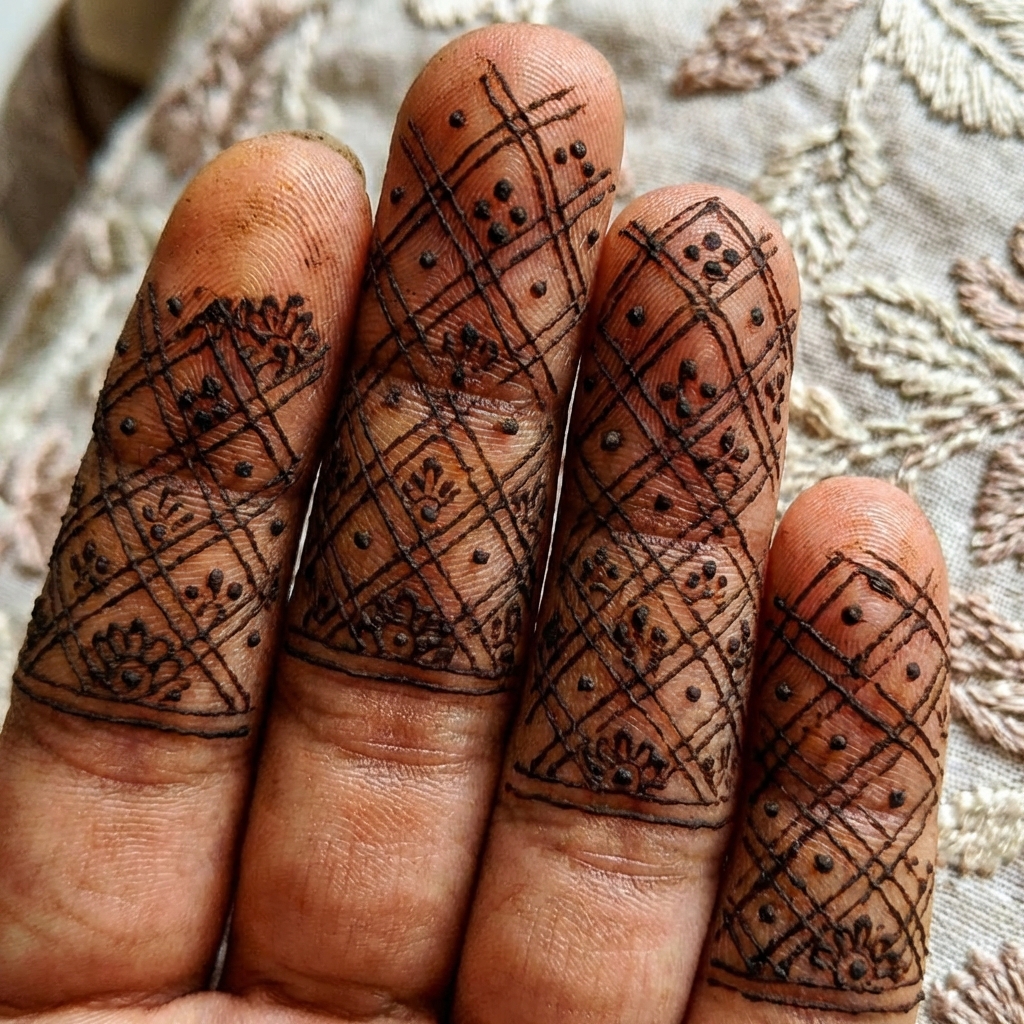 Intricate Jaali fingertips